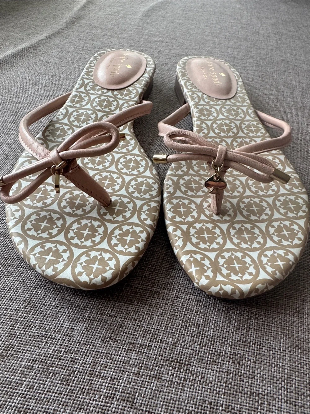 NWOB kate spade blush pink bow thong sandals with patterned footbed